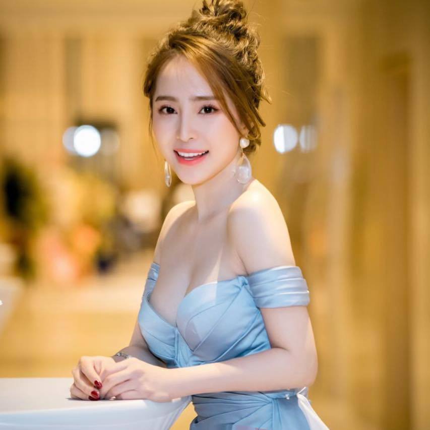 Nữ diễn viên, ca sĩ Quỳnh Nga chọn nội thất Phú Cường để đổi mới 100% sofa gia đình