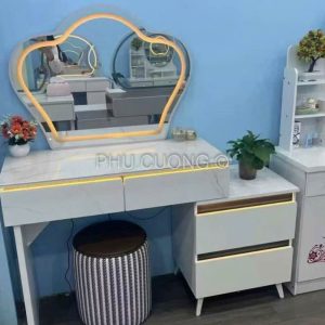 Bàn trang điểm gương vương miệng TD808